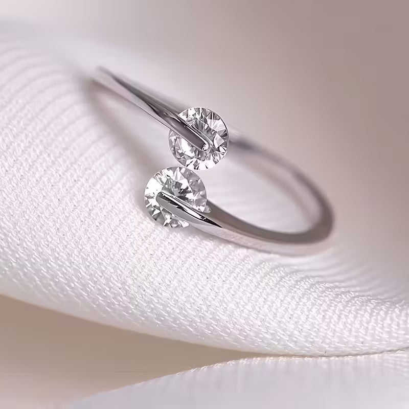 Elegant Vintage Adjustable Open Ring for Women – 14K Gold-Plated Copper with Sparkling Glass Accents