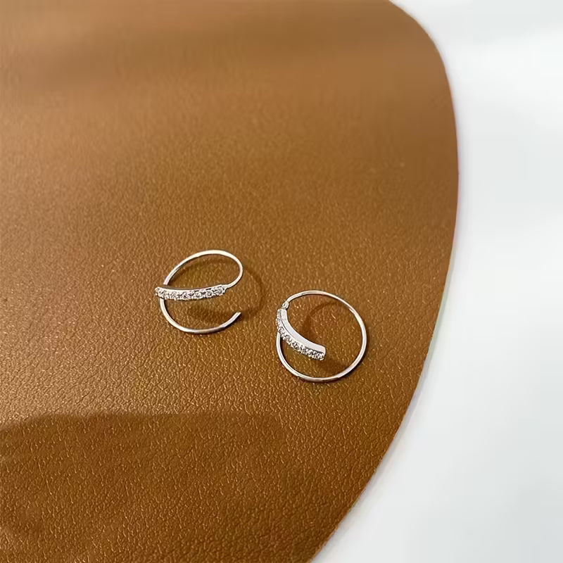 Fashionable Spring Hoop Earrings – Chic & Lightweight Everyday Jewelry