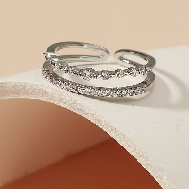 Elegant Vintage-Inspired Ring with Round Cubic Zirconia – Timeless Sparkle for Women